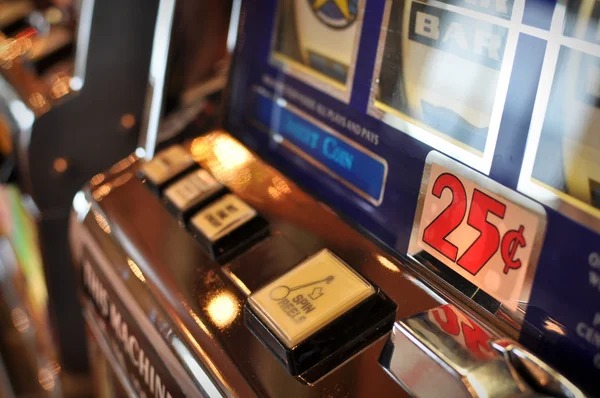 untung platform interface showing football markets, live-dealer tables, and slot games